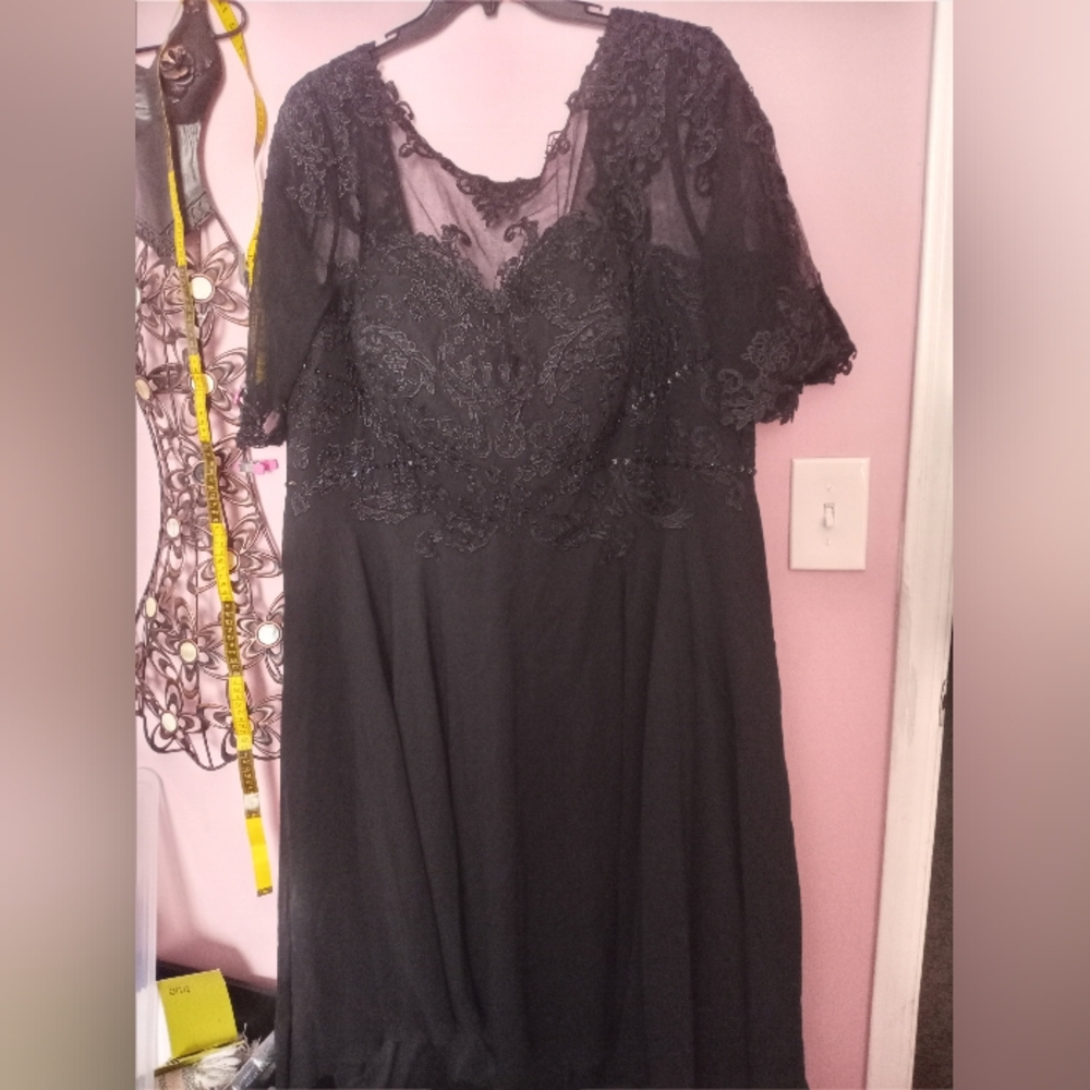 Elegant Black Lace Evening Dress Sz 26w